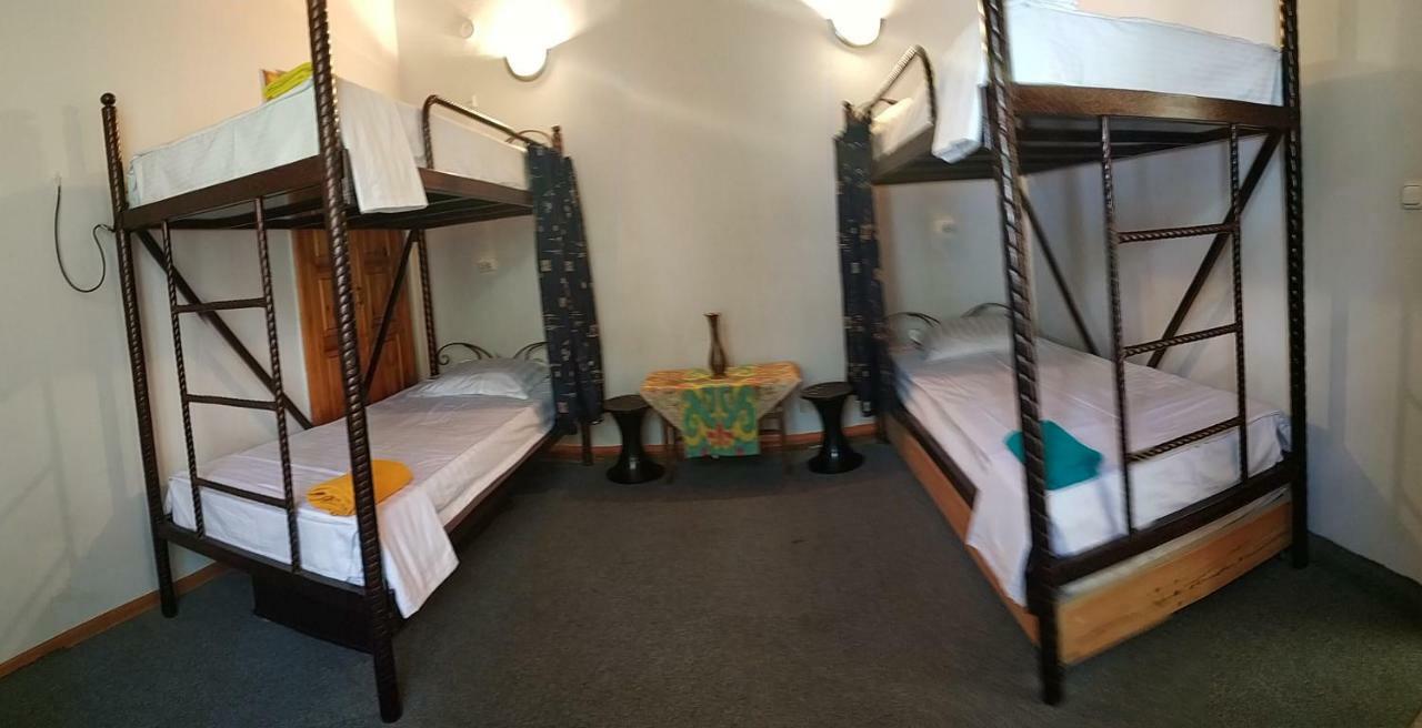 Sim Sim Hostel & Guest House Near The Church Samarcande Extérieur photo